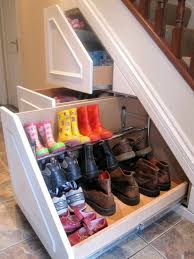 Einbauschrank unter treppe , einbauschrank unter der treppe mit viel stauraum. Schrank Unter Treppe Und Andere Losungen Wie Sie Fur Mehr Stauraum Sorgen