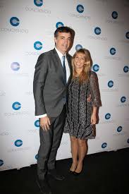 Casado con uque y padre de 5. Politicos Y Celebridades Se Convocaron En La Cena De Conciencia