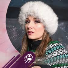 These pictures represent something that's very hard to explain. Let me try.  In my hand I hold a skull. The skull of the Yangtze giant softshell turtle,  an animal that is magnificent,