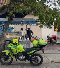 FRITANGUERO JUSTICIERO” DE MEDELLÍN: JORGE ELÍAS ELIMINÓ A MÁS DE 15 EXTORSIONADORES DE LA OFICINA En la comuna 10 de Medellín, entre el humo de las fritangas y el bullicio nocturno de