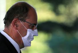 Le port du masque sera étendu aux enfants du primaire dès l'âge de 6 ans déclare jean castex devant les députés de l'assemblée nationale. Lyon Le Premier Ministre Jean Castex En Visite Samedi A L Hopital Edouard Herriot Et Au Centre De Vaccination De Gerland