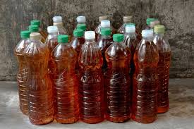 Ciri ciri minyak dalam botol adalah. Bukan Ke Wastafel Ini Cara Terbaik Membuang Minyak Jelantah Halaman All Kompas Com