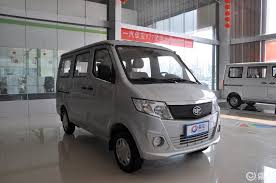 v772015款1 3l 手动商用版七座侧前45度车头向右水平汽车图片 汽车图片大全 易车 vehicles van car