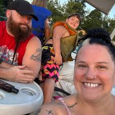 Looking for a hairstylist in CC who excels in hair cuts 😁