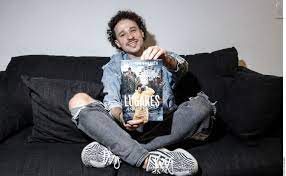 Luisito comunica viaja de un extremo a otro del planeta. Luisito Comunica Presenta Su Libro Lugares Asombrosos