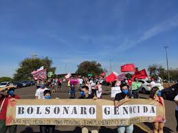 A manifestação contra o presidente jair bolsonaro foi encerrada com bombas de gás lacrimogênio, tiros de balas de borracha e correria nas ruas do centro do recife neste sábado (29). S1ht M2og1qvcm