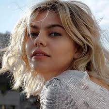This is my place to connect and share with all my favorite fans. Louane Emera Page Direct Posts Facebook