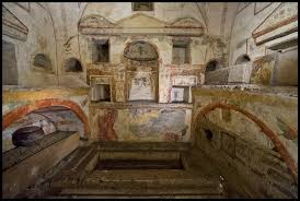 L'atrio (corrispondente all'antico portico delle basiliche paleocristiane) è considerato uno dei lavori più pregevoli di carlo maderno e fu realizzato fra il segue poi la cappella del santissimo sacramento, sul cui altare si trova un ciborio ispirato al tempietto di san pietro in montorio del bramante, sul colle. San Pietro In Vaticano Le Origini Della Basilica E La Sua Storia Tgtourism
