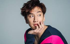 Lee kwang soo's gentlemanly behavior and consideration for song ji hyo has been marked both on and off the screen. Rich Second Generation Lee Kwang Soo A Wealthy Young Master Has A Dream Of An Actor His 9 Year Old Girlfriend Li Xianbin Low Key Recognizes Love Inews