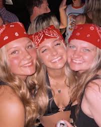 no tricks just treats 🧡🖤