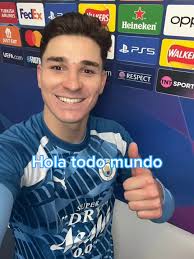 Julian Alvarez Y Olivia