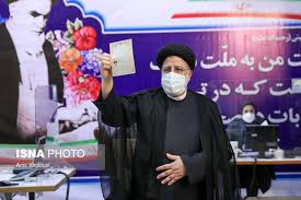 ابراهيم رئيسي الذي فاز السبت بالانتخابات الرئاسية الإيرانية، رجل دين محافظ ومتشدّد، يرفع منذ أعوام شعار الدفاع عن الطبقات المهمّشة ومكافحة الفساد. Ø§Ø¨Ø±Ø§Ù‡ÛŒÙ… Ø±ÛŒÛŒØ³ÛŒ Ø¨Ø±Ø§ÛŒ Ø§Ù†ØªØ®Ø§Ø¨Ø§Øª Ø«Ø¨Øª Ù†Ø§Ù… Ú©Ø±Ø¯ Ø§ÛŒØ³Ù†Ø§