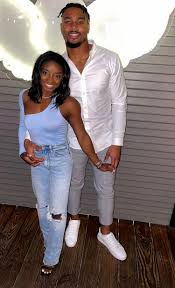 The olympic gymnast revealed in a new interview with wall street journal magazine how she and him got together. Simone Biles Gushes About Boyfriend Jonathan Owens People Com