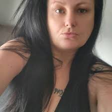 Fancy a restaurant quality pizza for just £2.50? 😁 We've gotcha covered  Our Woodfired Pizza's are hand-stretched and authentically made in Italy  🍕🇮🇹 We've got so many flavour choices for you to