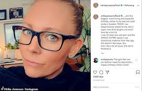 Ulrika jonsson has left fans in awe of her fabulous physique as she stripped down to her birthday suit to celebrate reaching 150,000 followers while raising awareness for men's mental health. Ulrika Jonsson Aktien Betrunken Video Von Sich Selbst Aktuelle Boulevard Nachrichten Und Fotogalerien Zu Stars Sternchen