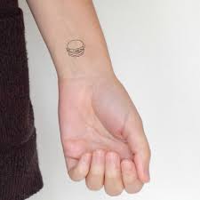 Tato di tangan kiri, tato di pergelangan tangan, tato tangan wanita, tato tangan tulisan, tato love di tangan, tato simpel di lengan, tato tangan full, tato tangan batik, desain tato di dada pria sumber : Paling Populer 22 Gambar Tato Imut Contoh Gambar Tato