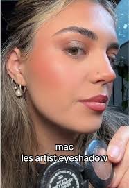 Brillante Sombra de Ojos con M•A•C Cosmetics