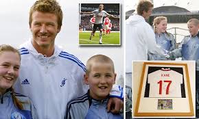 The england captain and spurs striker has said that he wants to tweet some of the mail he. Harry Kane Went To The Same School As David Beckham Now He Looks Set To Follow His Golden Path Daily Mail Online