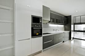 Cocina moderna con puertas blancas. Cocinas Modernas De Diseno Italiano A Medida Y Unicas Murelli Cucine