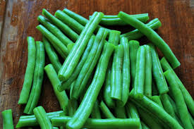 It has loads of potassium, but it's also high in sugars, so if it's fed too much, it can contribute to weight green beans: Can Cats Eat Green Beans Is It Nutritious For Felines