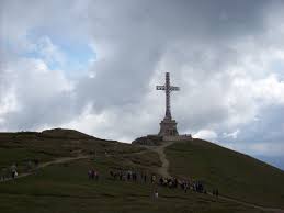 Crucea comemorativă a eroilor români din primul război mondial de pe vârful caraiman. Crucea De Pe Caraiman Povestea Celei Mai Inalte Cruci Din Lume Amplasate Pe Un Varf Montan