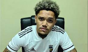 Pedro henrique ribeiro gonçalves, known as pedro henrique, is a brazilian professional footballer who plays as a centre back for athletico p. Oficial Farense Contrata Pedro Henrique Ao Benfica Maisfutebol