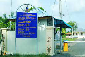 Kolam air panas ini memang unik kerana sejarahnya berlainan antara kolam air panas yang lain. Labis Hot Spring Gojohor
