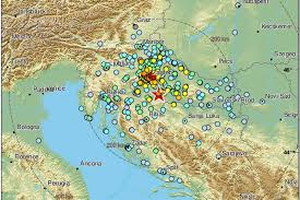 .obszervatórium budapesti adatközpontjába, ahol az adatok számítógépes feldolgozásával automatikus földrengés detektálás történik. Gt8 D Cxlyrlcm