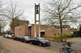 De kerk staat aan de loosduinse hoofdstraat. Geen Schoolbanken Maar Kerkbanken Voor Goudse Leerlingen Gouda Ad Nl