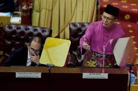 Pastinya ini berita baik untuk rakyat terengganu khususnya mahasiswa kelahiran negeri terbabit. 13 000 Kakitangan Kerajaan Negeri Dapat Bonus Rm500