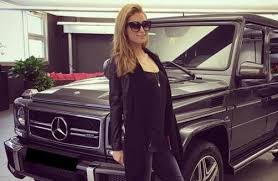 Jun 14, 2021 · this sportscar in paris hilton's garage is one of the fastest cars she has. Uberraschung Paris Hilton Holt Ihr Vorweihnachtsgeschenk In Schlieren Ab