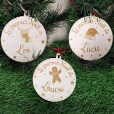 Boule de noël personnalisable casque de pompier. Ma Premiere Boule De Noel Pour Bebe Personnalisee En Bois