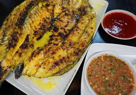 Sementara, bagi pencinta pedas dapat membuat sambal cabai hijau iris. Sedapnya Ikan Bakar Kuala Perlis