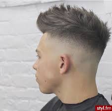 Modne fryzury damskie na wiosnę 2020: Najswiezsze Informacje Ze Swiata Gwiazd Mody Urody Fryzur Dzieki Artykulom Styl Fm Wiesz W High Fade Haircut Mens Haircuts Short Mens Hairstyles Thick Hair
