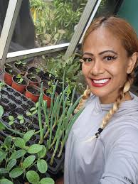 Make it a point to start harvesting your own seeds especially spring onions  and onions. Seeds are very expensive and we can't cope with buying them  every season. Let's harvest, clean, select,