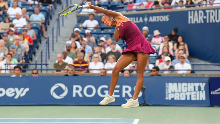 Canada's Leylah Fernandez advances to 3rd round at National Bank Open