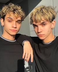 who looks cuter between two brothers?