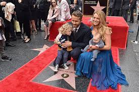 Ryan was the youngest of six children born to martha lee (née hancock; Blake Lively Und Ryan Reynolds Zeigen Zum Ersten Mal Ihre Kinder