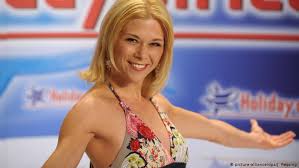 В татьянин день обязательно нужно творить добро — подавать милостыню и помогать нуждающимся, кормить птиц и бездомных животных приметы на 25 января. Kto Prazdnuet V Germanii Tatyanin Den Kultura I Stil Zhizni V Germanii I Evrope Dw 25 01 2021