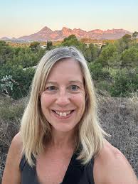 It's the weekend!!!! What are you up to? We are about to hit the pool. Then  pizza, popcorn and movies in bed later. This is pretty much my perfect  life. I truly