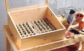 Ein guter pflanztisch bietet auf engem raum arbeitsfläche und platz für kleine und große utensilien. Pflanztisch Selber Bauen Selbst De