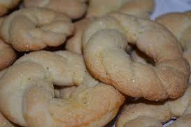 La ricetta dei taralli di fulvio marino per la ricetta e' sempre mezzogiorno di oggi 3 maggio 2021. Impariamo A Fare I Taralli Dolci Pugliesi Calendario Del Cibo Italiano Dulcis La Grammatica Dei Sapori