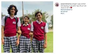 Namanya niko, umur 14 tahun dan masih duduk di kelas 2 smp. Cerita Tuai Pro Kontra 4 Fakta Sinetron Dari Jendela Smp Yang Viral Matamata Com