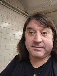 58 years old. Rock & Metal fan. Read Crime & Mystery books. I LOVE New York  City.