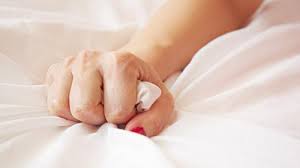 Tanda tanda cewe mau orgasme, umumnya otot perut bagian bawah menegang / berkontraksi seperti orang ngeden kesulitan ngeluarin tokai. Beginilah Ciri Orang Yang Kecanduan Onani Halaman All Bangka Pos