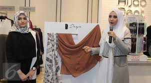 Fasion baju kurung terbaru blackhairstylecuts com. Mimpi Zaskia Sungkar Hapus Islamophobia Lewat Busana Muslim Showbiz Liputan6 Com