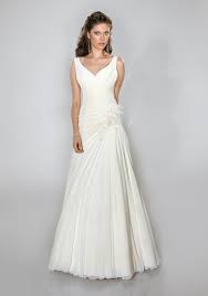 Mit der betonten taille und dem bindegürtel macht das umstandskleid in jeder phase der schwangerschaft eine tolle figur.bauchumfang bei 40/42: Schlichtes Brautkleid Mit Breiten Tragern Kleiderfreuden