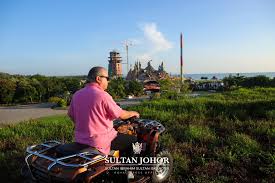 Korang tahu tak bahawa sultan johor, sultan ibrahim ibni almarhum sultan iskandar merupakan peminat setia keluarga kartun animasi tersebut sehinggakan baginda mengabadikannya dalam bentuk sebuah istana yang diberi nama istana flintstones yang tersergam indah di daerah mersing, johor! Tuanku Sultan Building Sultan Ibrahim Sultan Iskandar Facebook