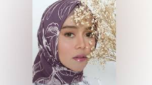 Dengan dibuatnya surat perjanjian pra nikah itu, lesti kejora wajib memenuhi permintaan rizky billar sebelum menjadi istrinya. Trending Nomor 1 Di Youtube 3 Hari Video Lesty Kejora Dicibir Berkat Settingan Seleb Tempo Co