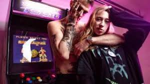 The song finished 8th on the fifth night Achille Lauro Fuori Il Video Di Me Ne Frego R 101